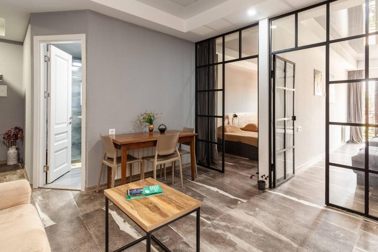 Veli Group Apartment In Old City Кутаїсі Екстер'єр фото